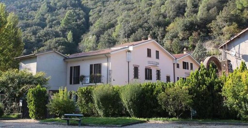 Hotel Il Casolare Della Cascata à Terni Extérieur photo