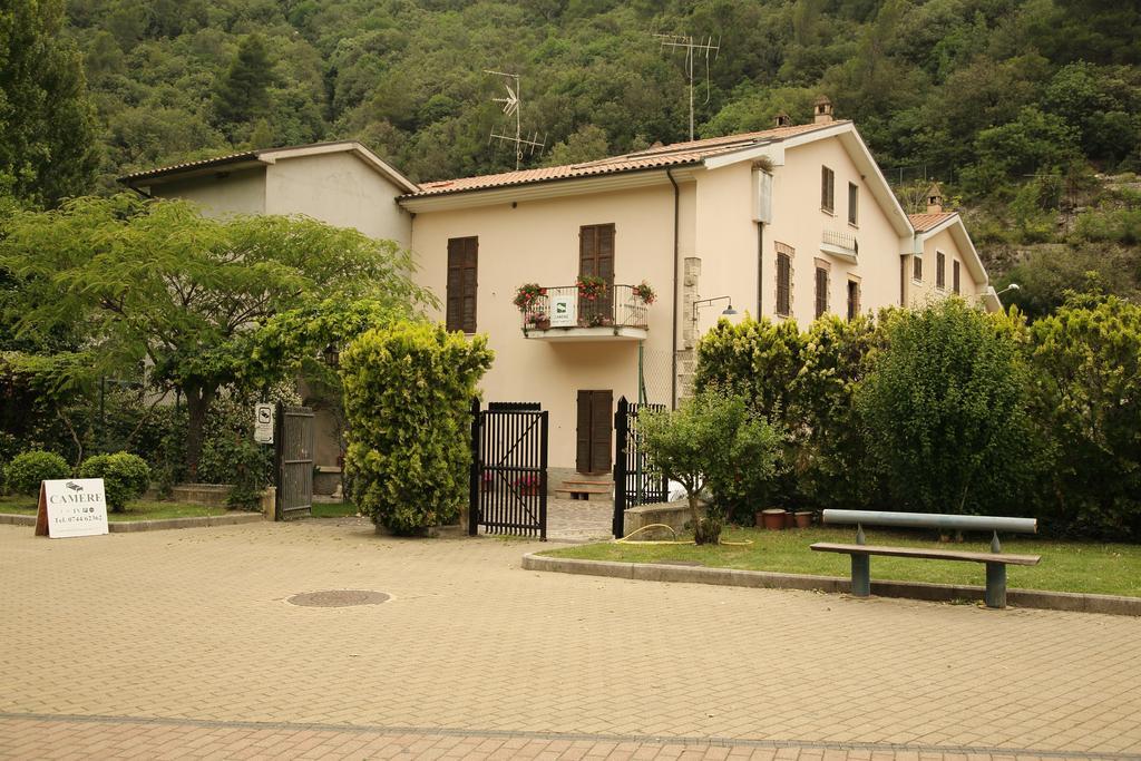 Hotel Il Casolare Della Cascata à Terni Extérieur photo